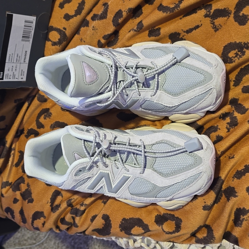 Women size 7 grey new balance 9060
